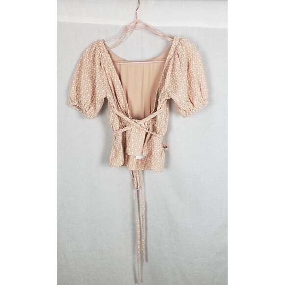 Line and Dot Top Womens XS Pink White Floral Puff Sleeve Peplum Tie Back Blouse - Picture 2 of 9